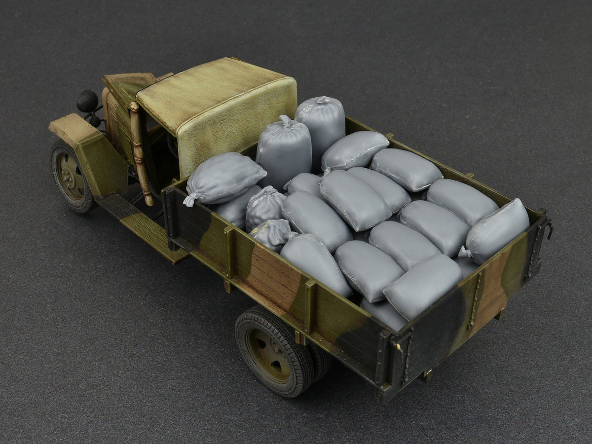 Miniart 1/35th scale Hessian Bags (Sand, Cement, Vegetables, Flour, Seeds etc)