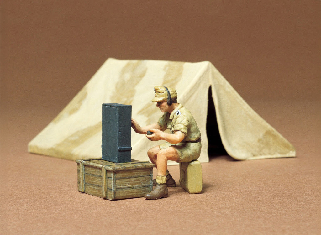 Tamiya 1/35th scale German Tent Set with Afrika Corps figure