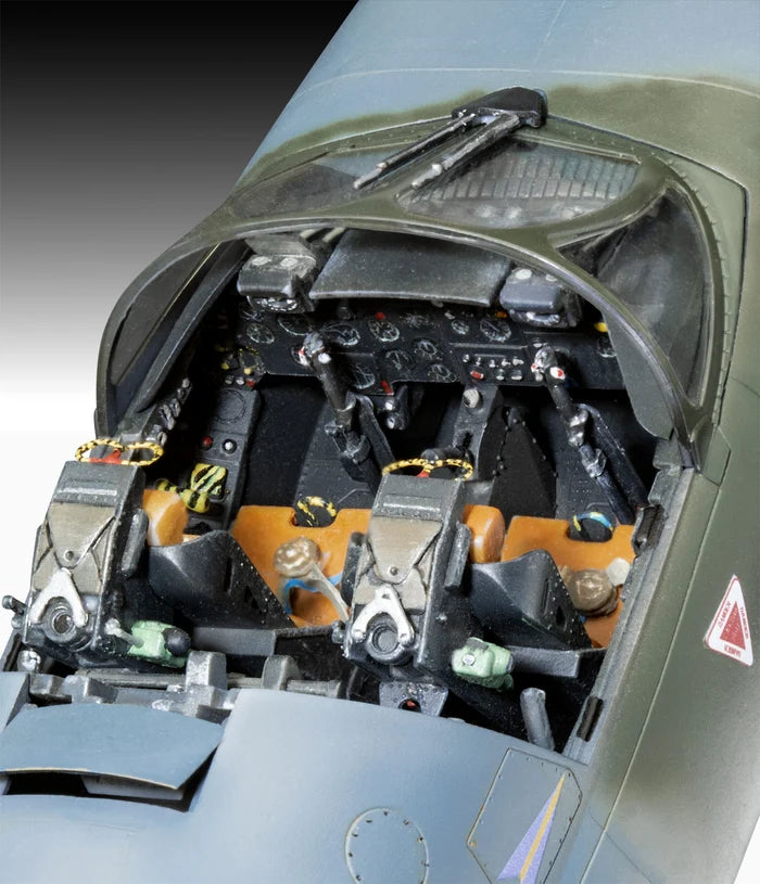 Revell 1/32nd scale Hawker Hunter T.7/T.7A