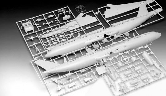 Revell 1/144th scale Airbus A330-300 Lufthansa New Livery
