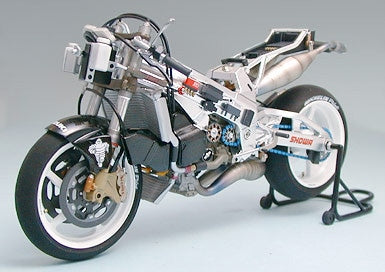 Tamiya 1/12th scale Suzuki RGV-Γ (XR89)