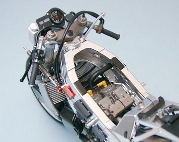 Tamiya 1/12th scale Suzuki RGV-Γ (XR89)