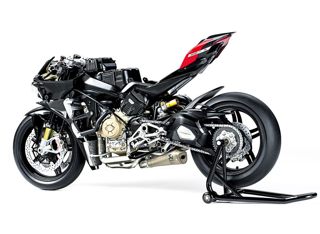 Tamiya 1/12 scale Ducati Superleggera V4 with Racing Kit
