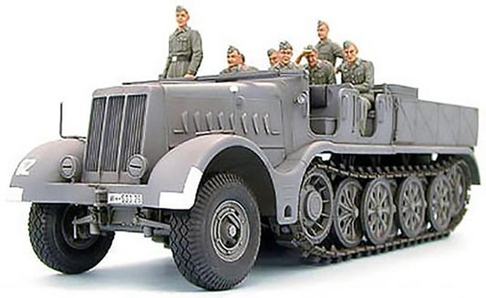 Tamiya 1/35th scale Schwerer Zugkraftwagen 19t (Sd.kfz.9) "Famo"