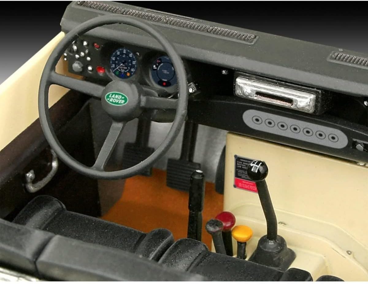 Revell 1/24th scale Land Rover Series III LWB (Commercial)