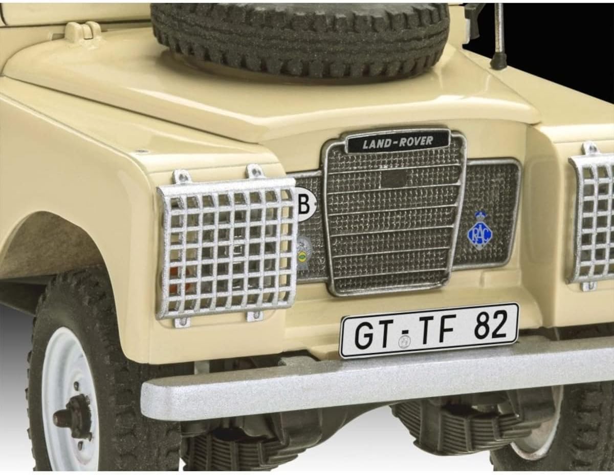 Revell 1/24th scale Land Rover Series III LWB (Commercial)