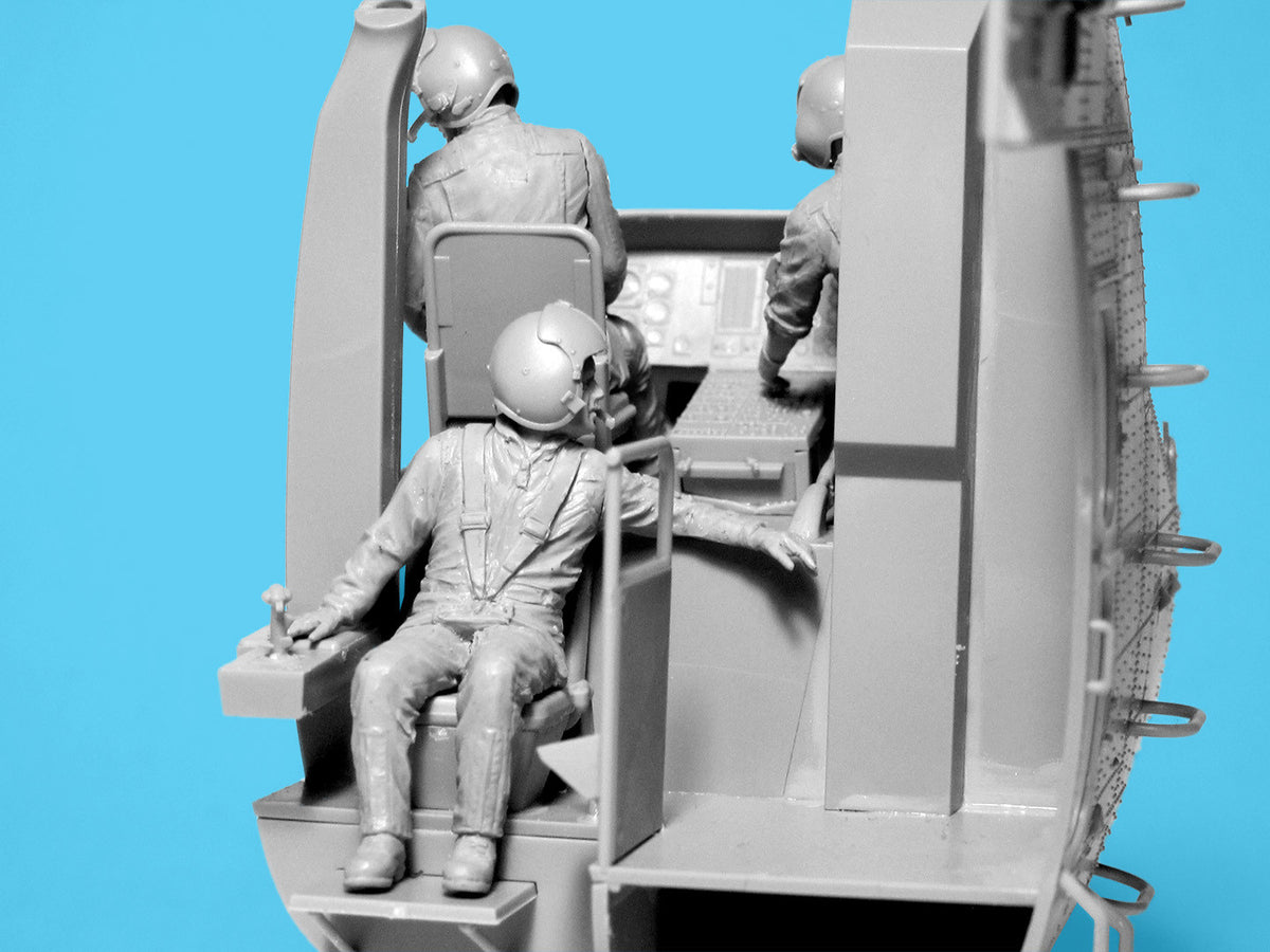 ICM 1/35th scale S-64 Helicopter crew (3 Figures)